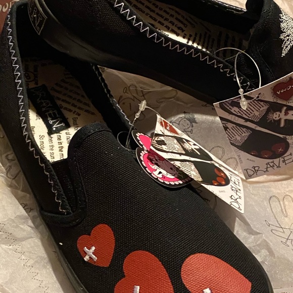BNWTIB DRAVEN VOO DOO SLIP ON - Picture 3 of 4